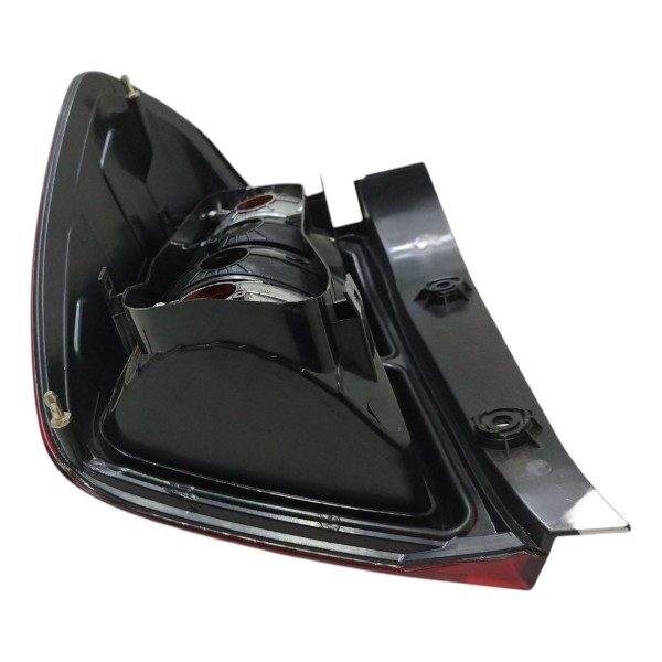 Lanterna Direita Canto Cobalt 2011 2012 2013 2014 2015 2016 Direito/passageiro Vermelho