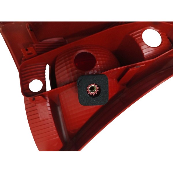 Lanterna Direita Renault Clio 2012 2013 2014 Fitam Direito/passageiro Vermelho