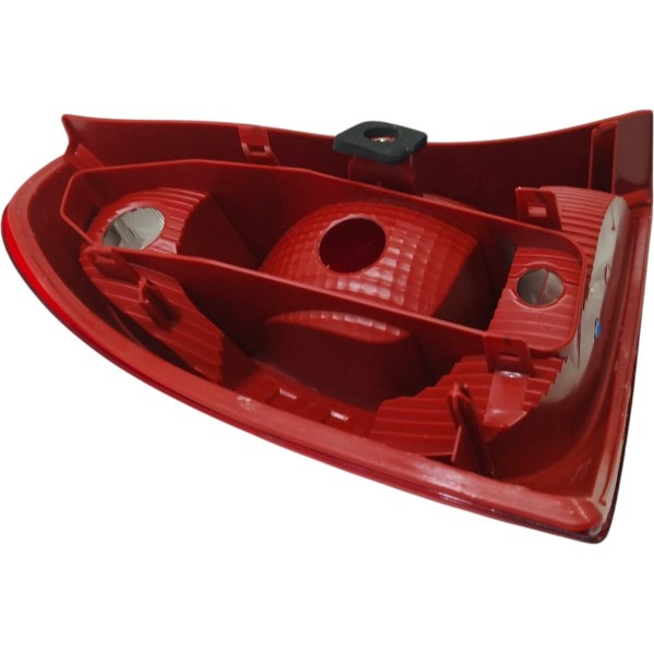 Lanterna Direita Renault Clio 2012 2013 2014 Fitam Direito/passageiro Vermelho