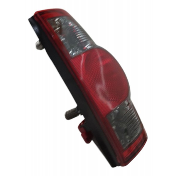 Lanterna Direita Volkswagen Saveiro G4 2003 A 2006 Detalhe Direito/passageiro Vermelho