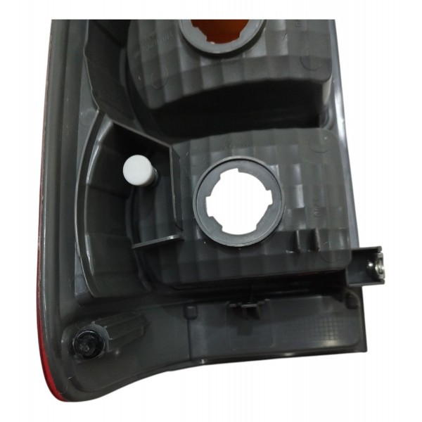 Lanterna Direita Toyota Hilux 2004 2005 2006 2007 A 2012 Direito/passageiro Vermelho