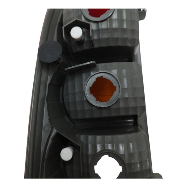 Lanterna Direita Toyota Hilux 2004 2005 2006 2007 A 2012 Direito/passageiro Vermelho