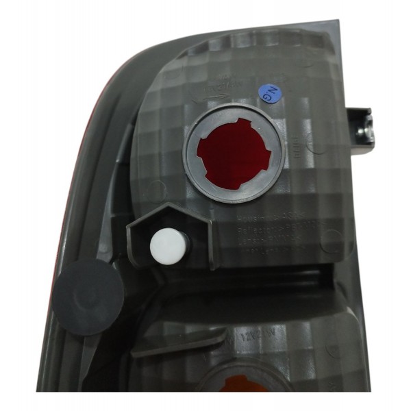 Lanterna Direita Toyota Hilux 2004 2005 2006 2007 A 2012 Direito/passageiro Vermelho