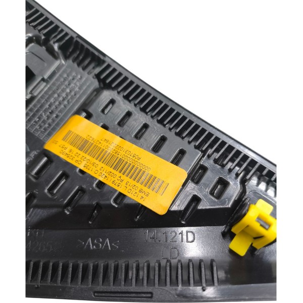 Moldura Paralama Dianteiro Direito Fiat Strada 2020 A 2025