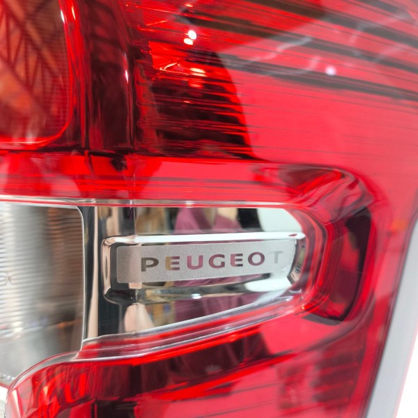 Lanterna Direita Peugeot Changan Hunter F70 Original Depo Direito/passageiro Vermelho