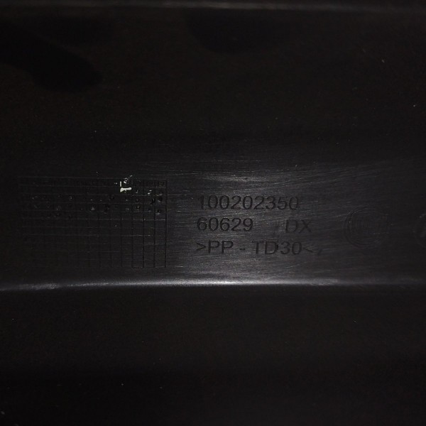 Moldura Traseira Direita Cabine Fiat Strada 2014 2015 A 2020