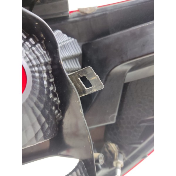 Lanterna Traseira Esquerda Chevrolet Onix 2013 2014 A 2019  Vermelho