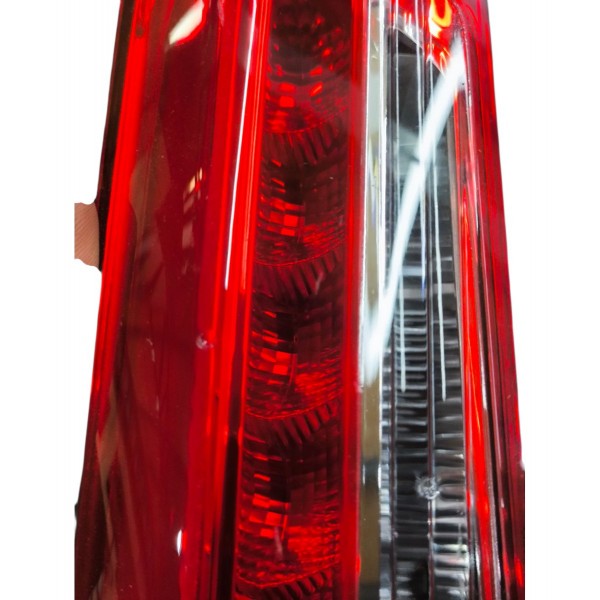 Lanterna Tampa Porta Mala Esquerda Fiat Cronos 2018 A 2022 Esquerdo/motorista Vermelho