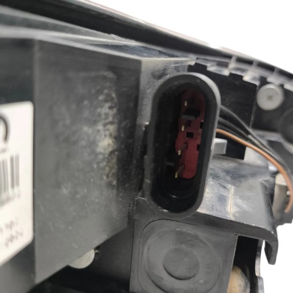 Lanterna Direita Fiat Fastback 2023 2024 2025 Canto Led Direito/passageiro Vermelho