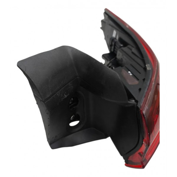 Lanterna Direita Fastback 2023 A 2025 Led Com Detalhe Direito/passageiro Vermelho