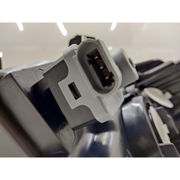 Farol Direito Nissan Tiida 2008 2009 2010 2011 2012 2013 Direito