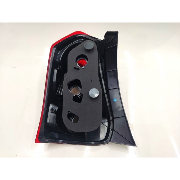 Par Lanterna Traseira Toyota Etios Hatch 2013 2014 2015 2016 Direito Vermelho