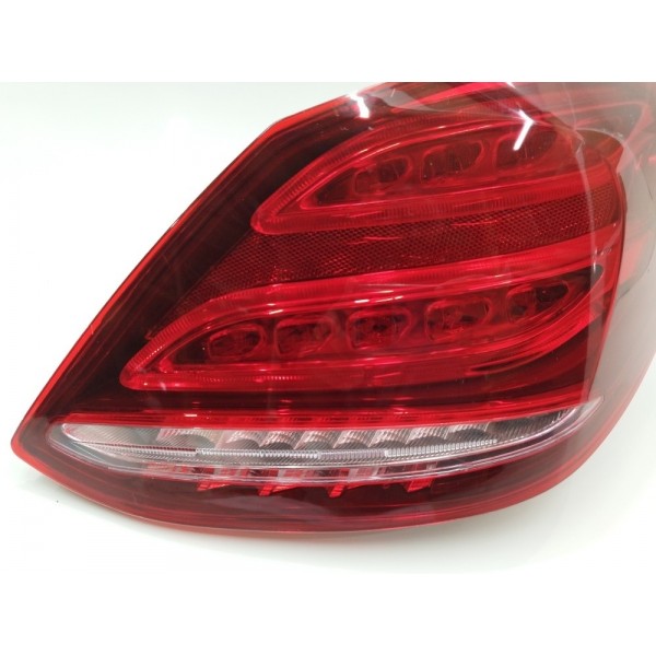 Lanterna Traseira Direita Mercedes C180 C200 2015 2016 2017 Direito Vermelho