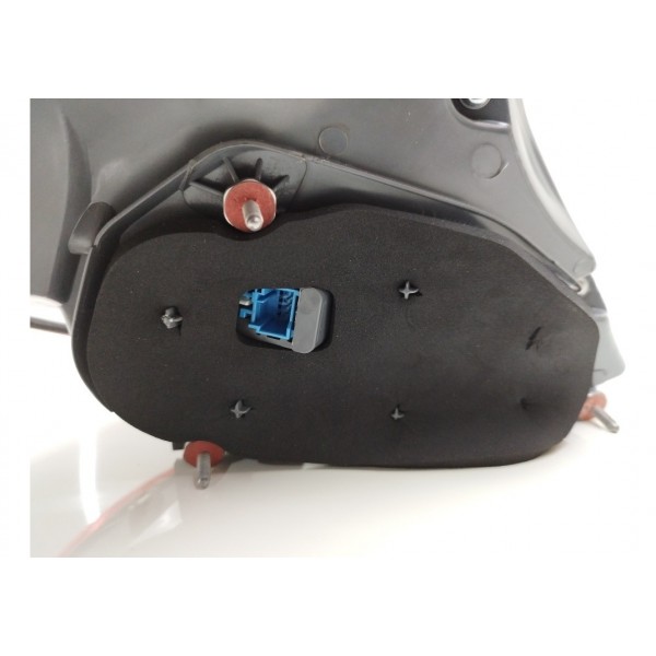 Lanterna Traseira Direita Mercedes C180 C200 2015 2016 2017 Direito Vermelho