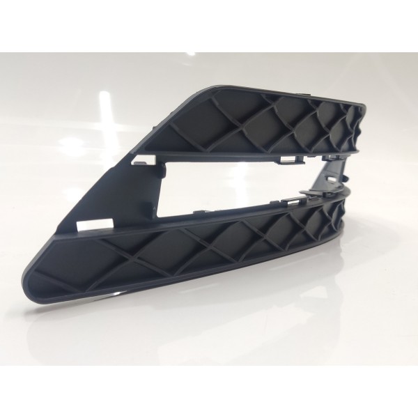 Grade Auxiliar Milha Esquerdo Mercedes C180 C200 2011 A 2014 Preto Esquerdo