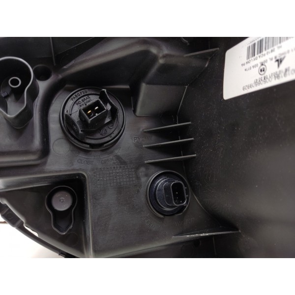 Farol Direito Fiat Strada Freedom Sem Led 2020 2021 2022