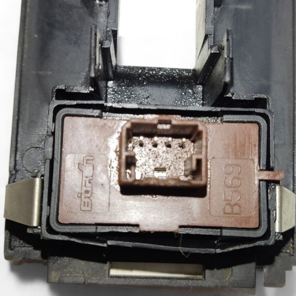 Botão Vidro Trava Porta Dianteiro Ld Renegade 2016 A 2021