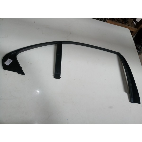 Moldura Arco Interno Porta Traseira Direita C180 2012