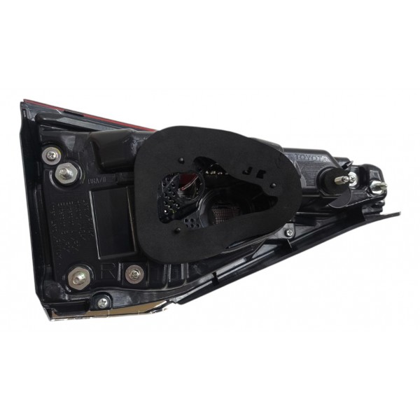 Lanterna Direita Tampa Toyota Corolla 2020 A 2023 Sem Led